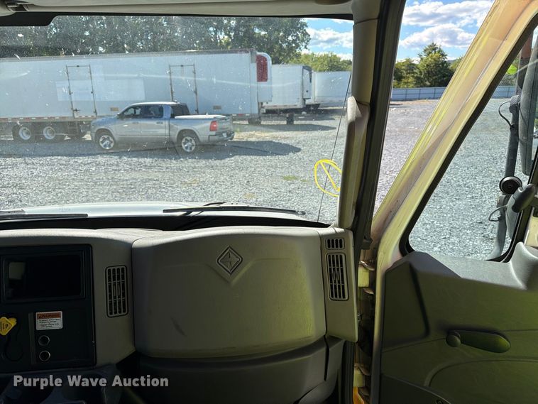 image for item YA4979 2019 International DuraStar 4300 box truck