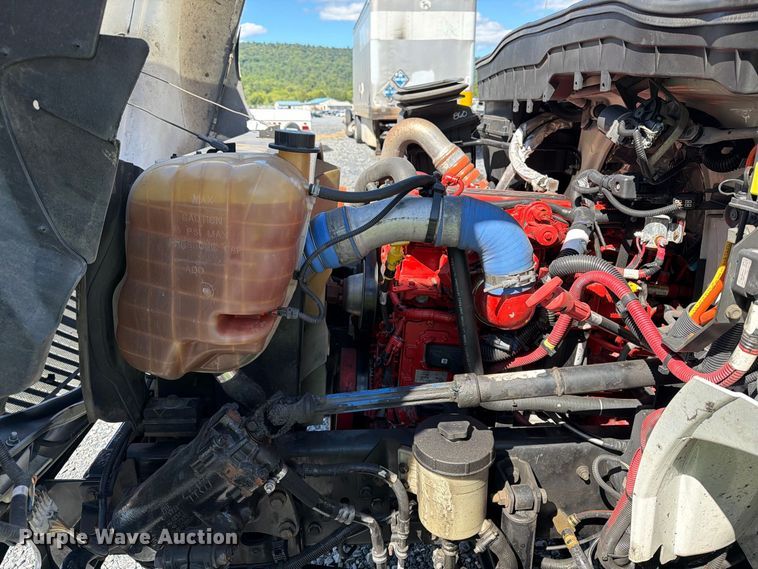 image for item YA4979 2019 International DuraStar 4300 box truck