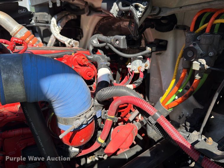 image for item YA4979 2019 International DuraStar 4300 box truck