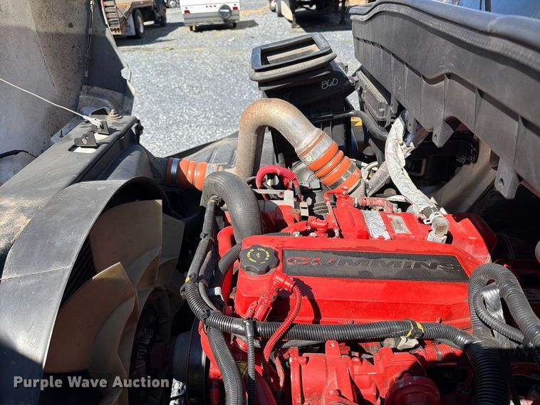 image for item YA4979 2019 International DuraStar 4300 box truck