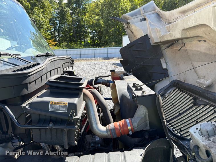 image for item YA4979 2019 International DuraStar 4300 box truck