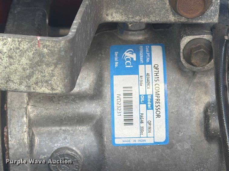 image for item YA4979 2019 International DuraStar 4300 box truck