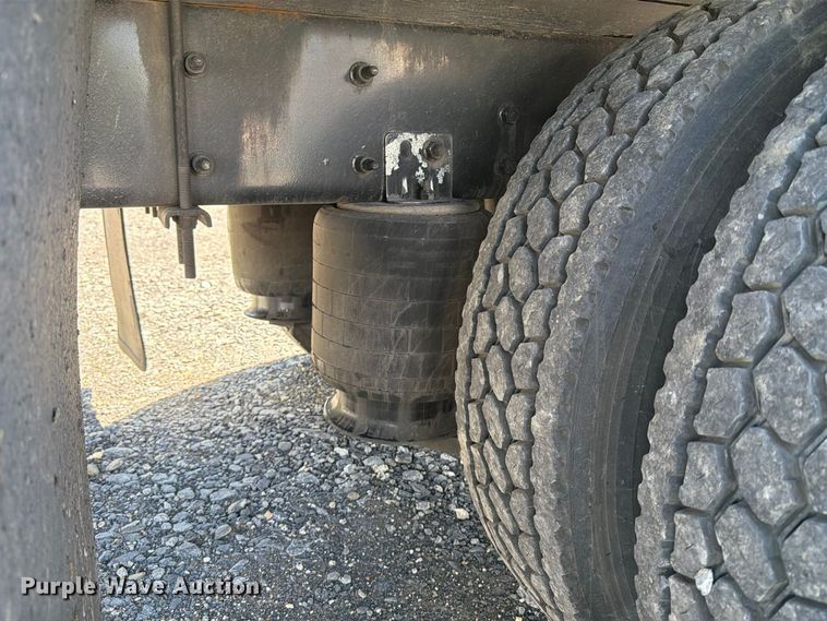 image for item YA4979 2019 International DuraStar 4300 box truck
