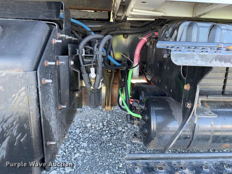 image for item YA4979 2019 International DuraStar 4300 box truck