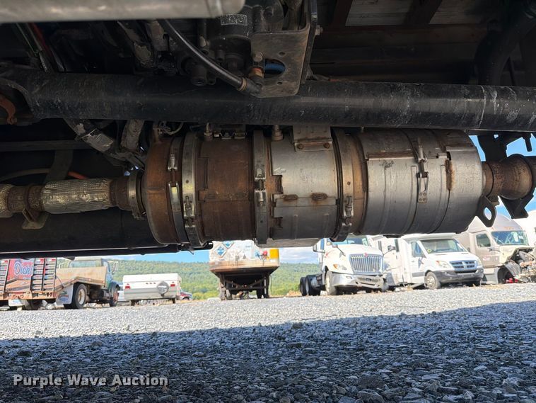 image for item YA4979 2019 International DuraStar 4300 box truck