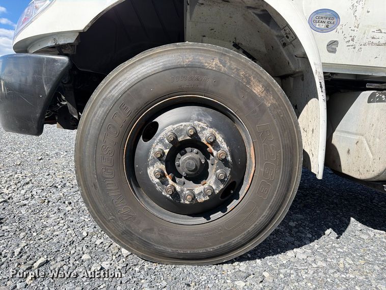 image for item YA4979 2019 International DuraStar 4300 box truck