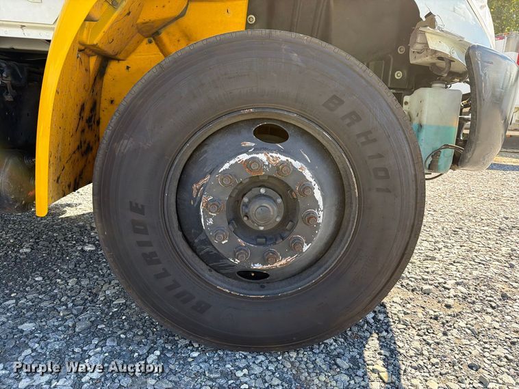 image for item YA4979 2019 International DuraStar 4300 box truck