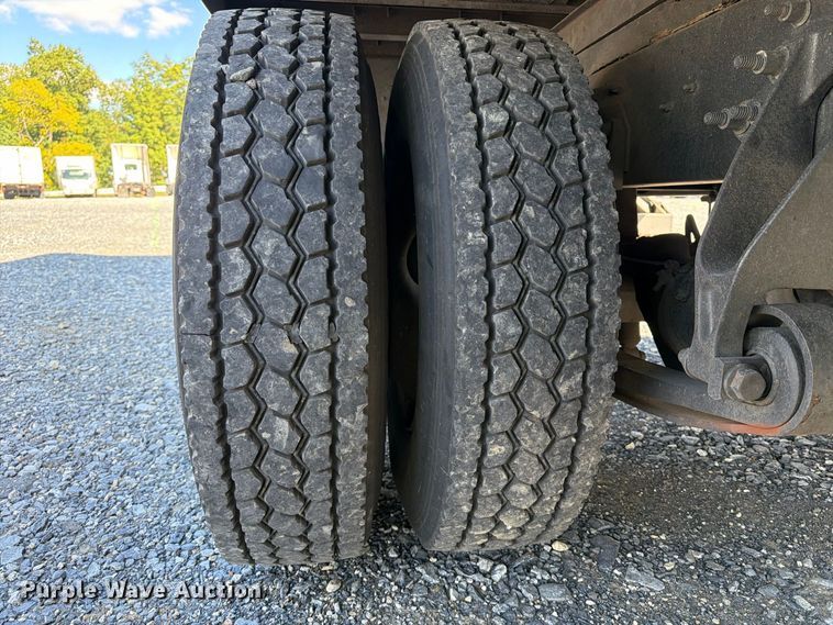 image for item YA4979 2019 International DuraStar 4300 box truck