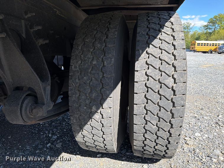 image for item YA4979 2019 International DuraStar 4300 box truck