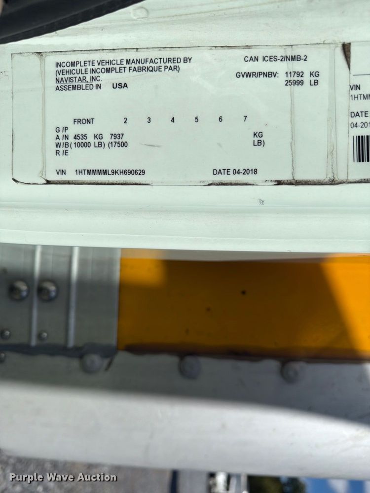 image for item YA4979 2019 International DuraStar 4300 box truck