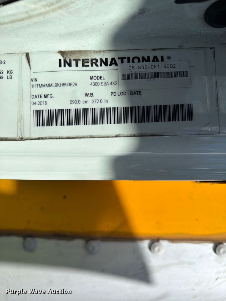 image for item YA4979 2019 International DuraStar 4300 box truck