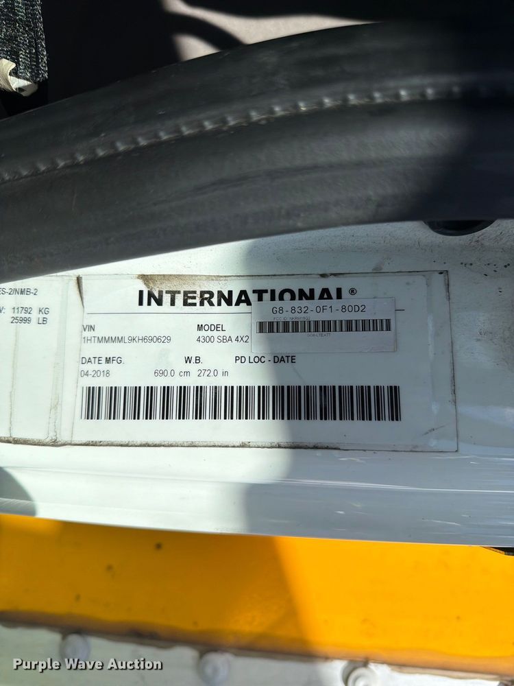 image for item YA4979 2019 International DuraStar 4300 box truck