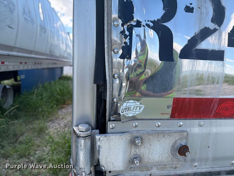 image for item YA5009 2011 Utility VS2RA refrigerated van trailer