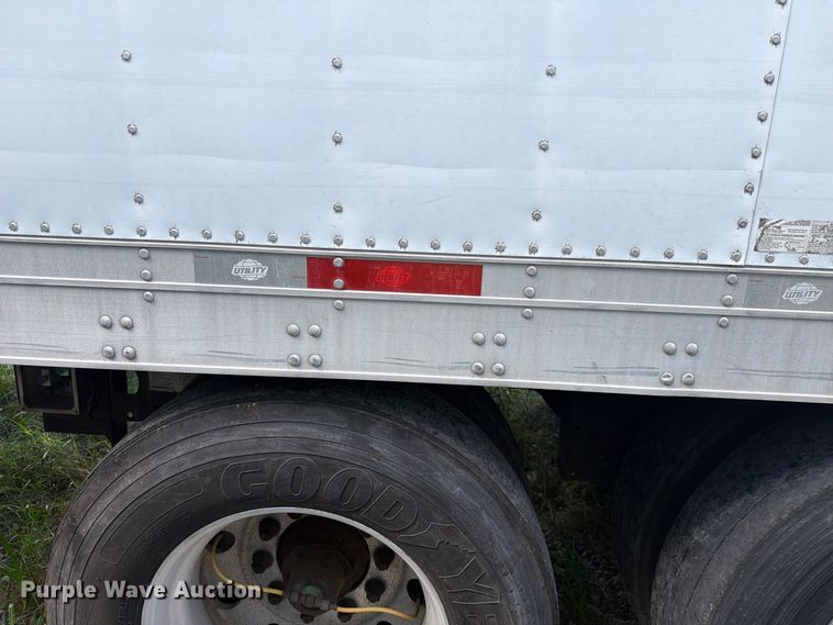 image for item YA5009 2011 Utility VS2RA refrigerated van trailer