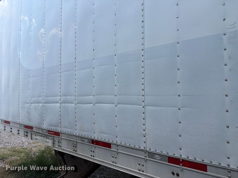 image for item YA5009 2011 Utility VS2RA refrigerated van trailer