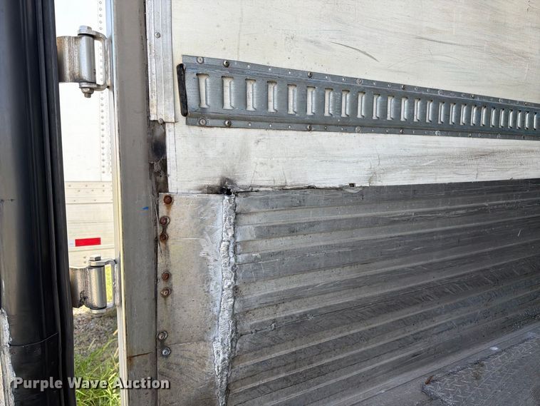 image for item YA5009 2011 Utility VS2RA refrigerated van trailer