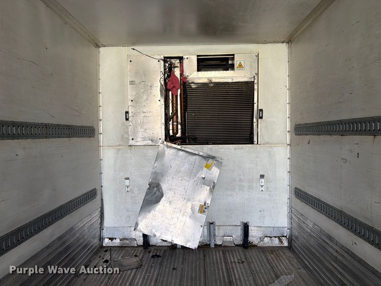 image for item YA5009 2011 Utility VS2RA refrigerated van trailer
