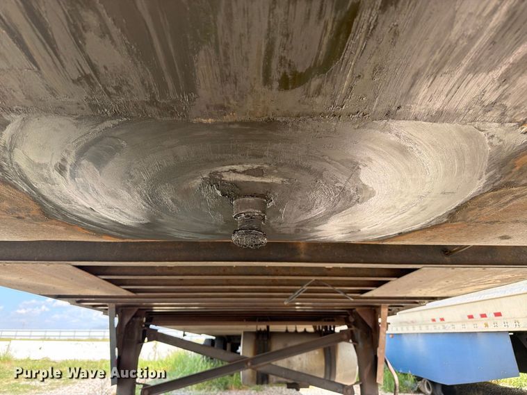 image for item YA5009 2011 Utility VS2RA refrigerated van trailer