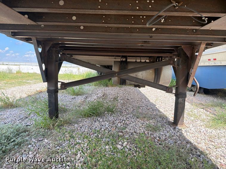 image for item YA5009 2011 Utility VS2RA refrigerated van trailer