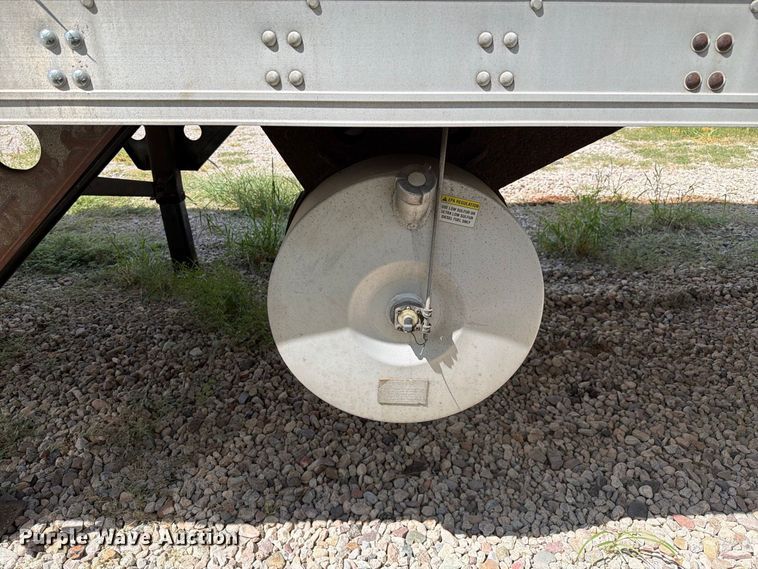 image for item YA5009 2011 Utility VS2RA refrigerated van trailer