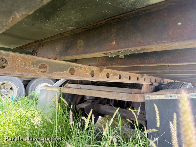 image for item YA5009 2011 Utility VS2RA refrigerated van trailer