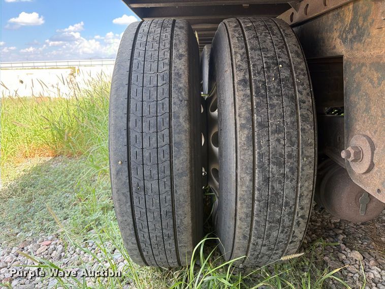 image for item YA5009 2011 Utility VS2RA refrigerated van trailer