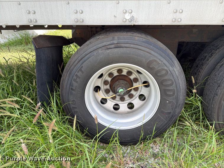 image for item YA5009 2011 Utility VS2RA refrigerated van trailer