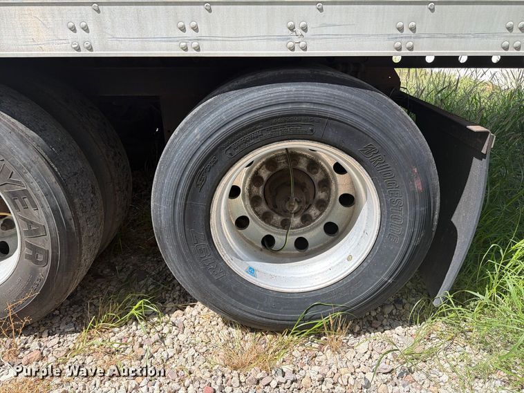image for item YA5009 2011 Utility VS2RA refrigerated van trailer