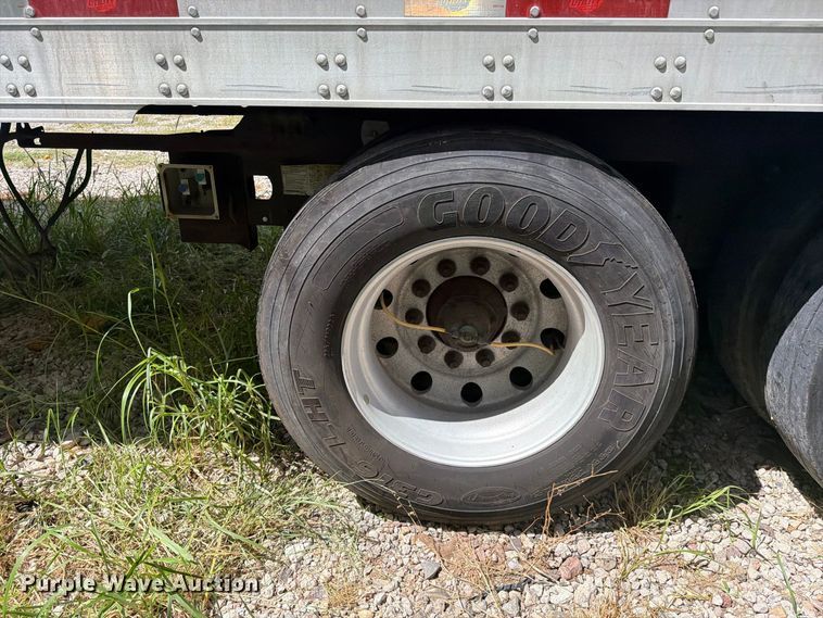 image for item YA5009 2011 Utility VS2RA refrigerated van trailer