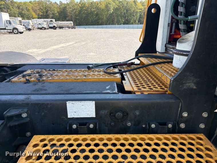 image for item YA5034 2019 Kalmar Ottawa  yard truck