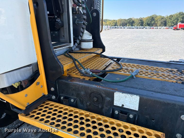 image for item YA5034 2019 Kalmar Ottawa  yard truck