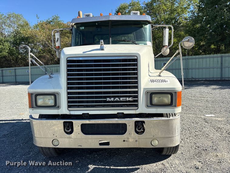 image for item YA5052 2015 Mack CHU613 semi truck