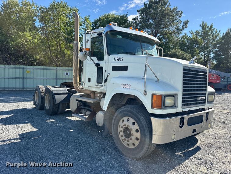 image for item YA5052 2015 Mack CHU613 semi truck