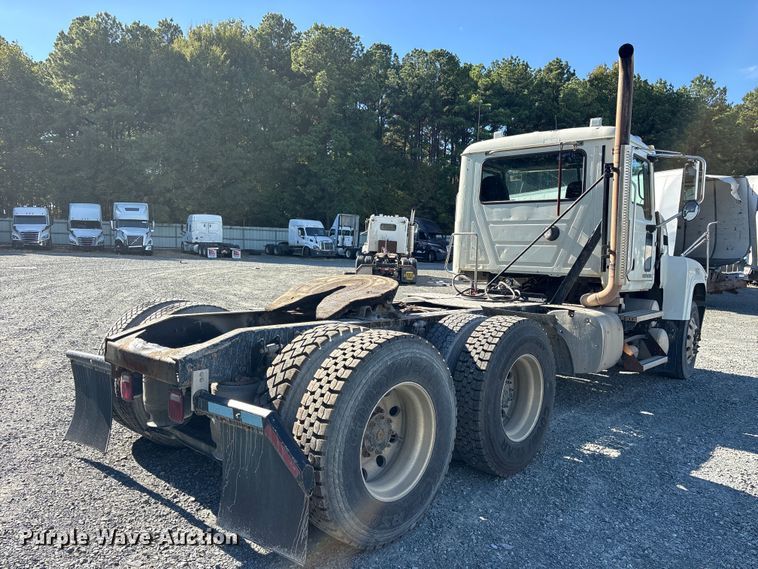 image for item YA5052 2015 Mack CHU613 semi truck