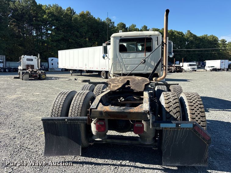 image for item YA5052 2015 Mack CHU613 semi truck