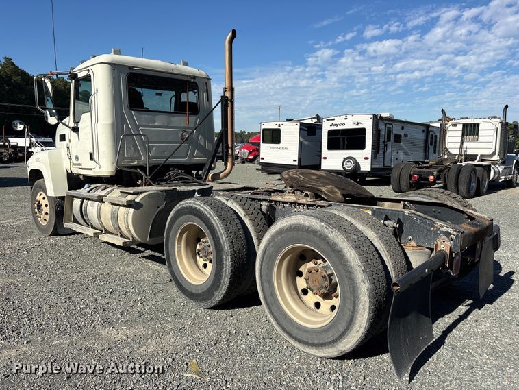 image for item YA5052 2015 Mack CHU613 semi truck
