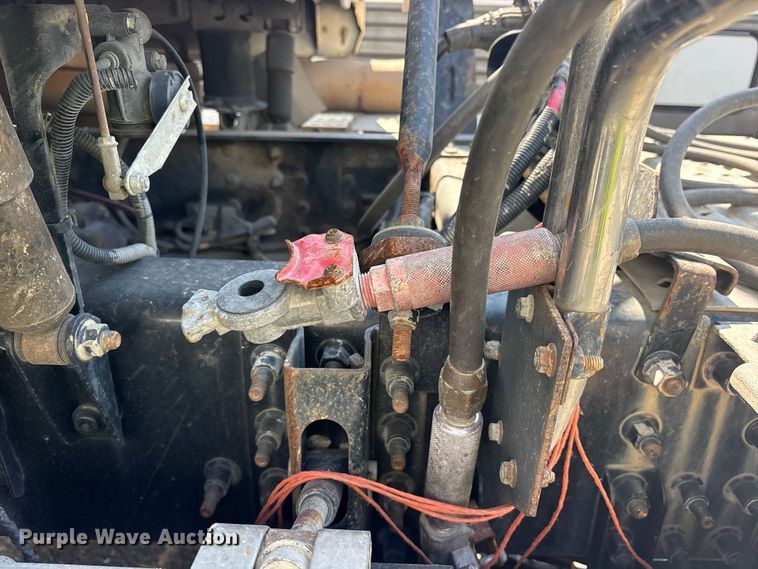 image for item YA5052 2015 Mack CHU613 semi truck