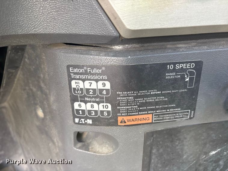image for item YA5052 2015 Mack CHU613 semi truck