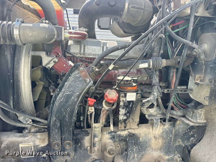 image for item YA5052 2015 Mack CHU613 semi truck