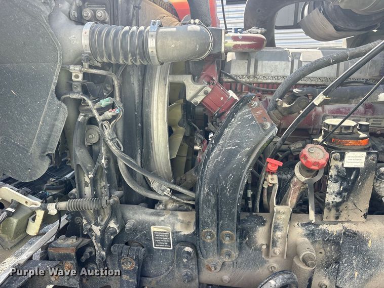 image for item YA5052 2015 Mack CHU613 semi truck