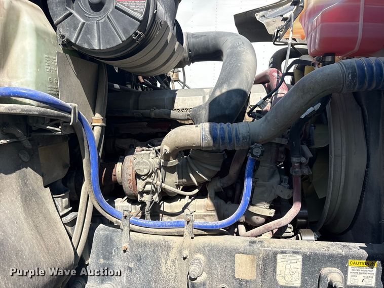 image for item YA5052 2015 Mack CHU613 semi truck