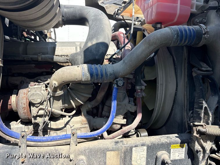 image for item YA5052 2015 Mack CHU613 semi truck