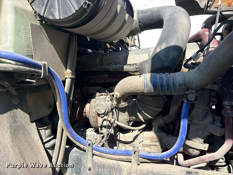 image for item YA5052 2015 Mack CHU613 semi truck