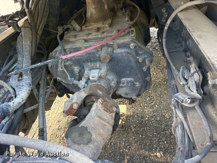 image for item YA5052 2015 Mack CHU613 semi truck