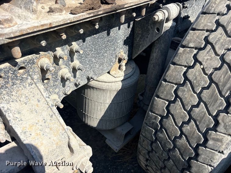 image for item YA5052 2015 Mack CHU613 semi truck
