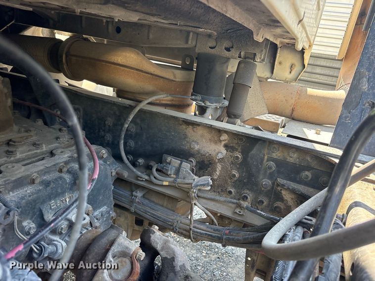 image for item YA5052 2015 Mack CHU613 semi truck