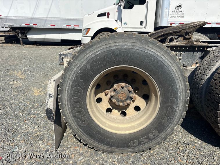 image for item YA5052 2015 Mack CHU613 semi truck