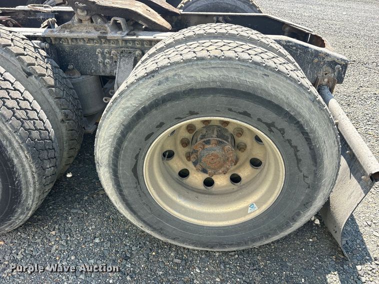 image for item YA5052 2015 Mack CHU613 semi truck