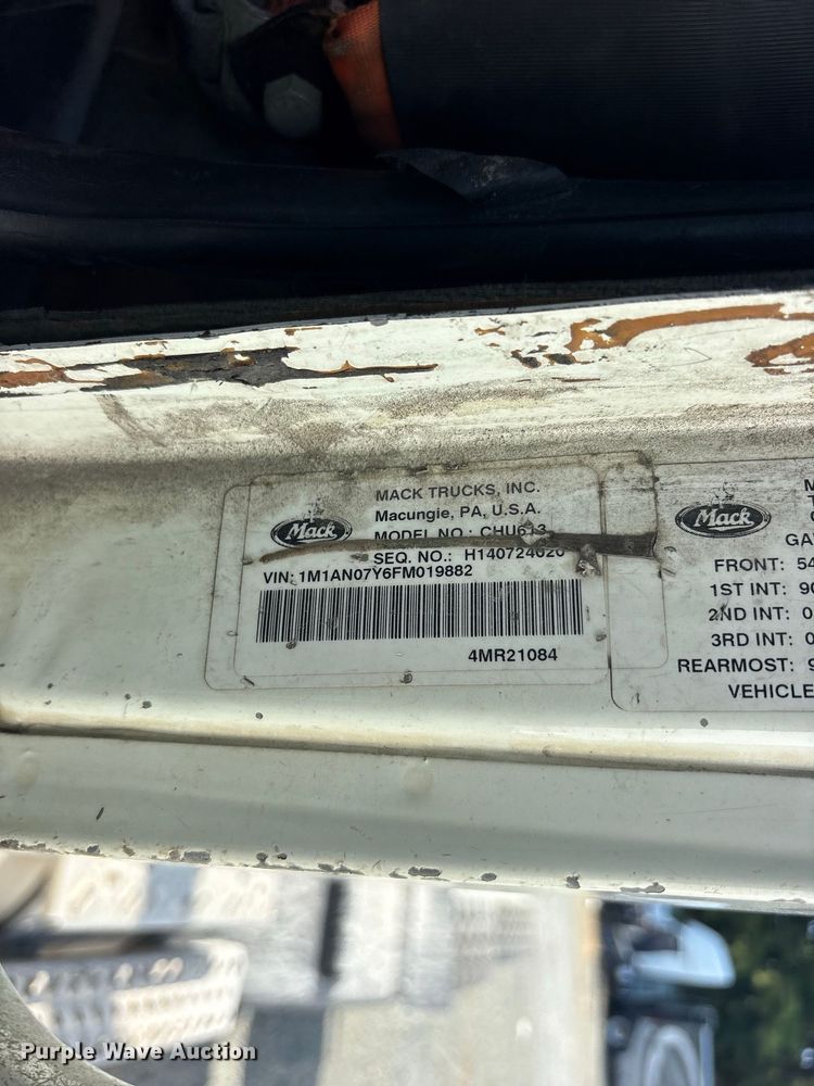 image for item YA5052 2015 Mack CHU613 semi truck