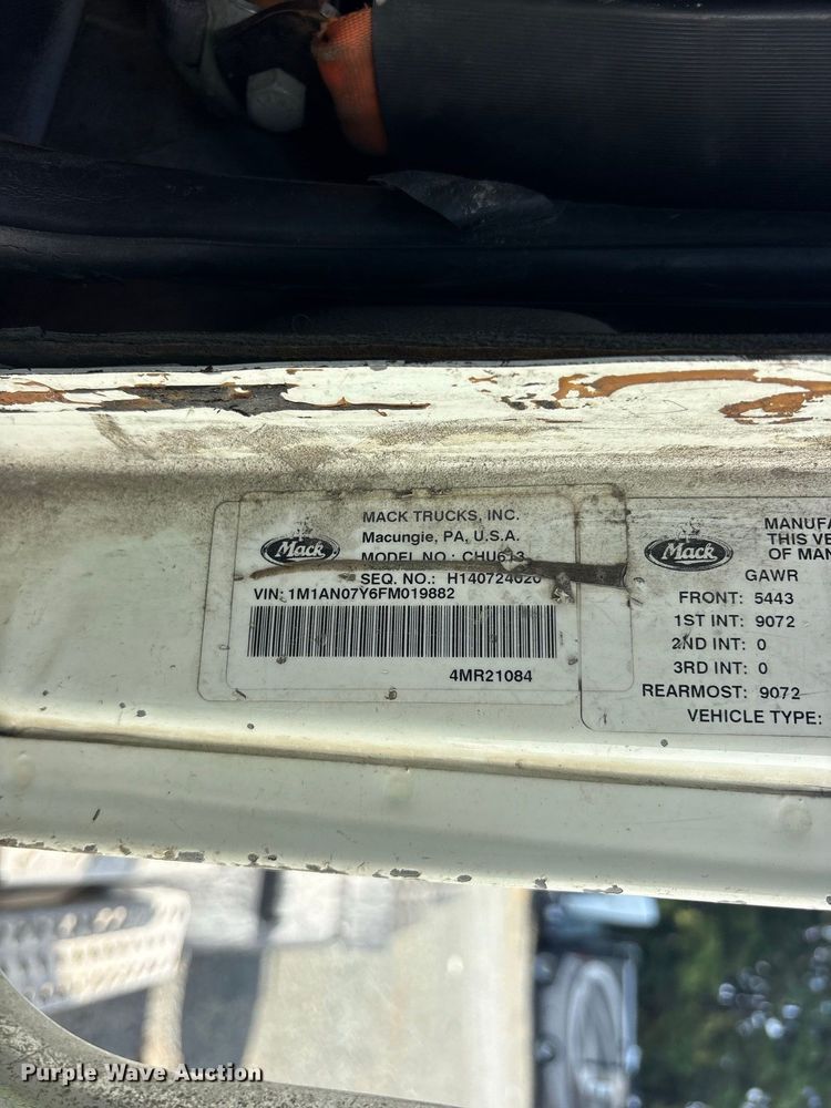 image for item YA5052 2015 Mack CHU613 semi truck